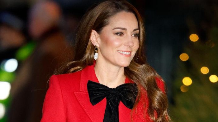 Kate Middleton, Putri Wales menghadiri Kebaktian Carol 'Bersama Saat Natal' di Westminster Abbey pada 6 Desember 2024 di London, Inggris. Dipelopori oleh The Princess of Wales, dan didukung oleh The Royal Foundation, tema kebaktian 'Bersama Saat Natal' tahun ini adalah pentingnya cinta dan empati, dan betapa kita saling membutuhkan, terutama selama masa-masa tersulit dalam hidup kita. hidup. Layanan ini juga menyoroti individu-individu luar biasa dari seluruh Inggris yang telah menunjukkan kebaikan, empati, dan dukungan luar biasa dalam komunitas mereka.