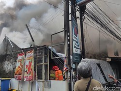 Toko Perabotan di Jalan Wahid Hasyim Sleman Kebakaran