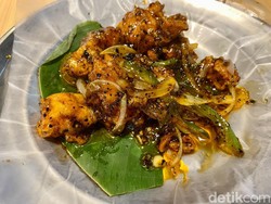 Kedai Penuh Nikmat: Sedap! Ayam Lada Hitam hingga Udang Asam Manis Enak