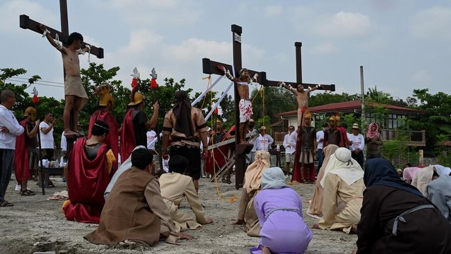 Terletak di barat laut Manila, San Fernando, dikenal sebagai "Ibu Kota Natal Filipina" dan terkenal dengan festival lentera raksasa tahunannya tiap Desember.