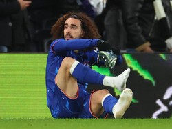 Marc Cucurella Kepeleset, Sepatunya Dibuang ke Tong Sampah!