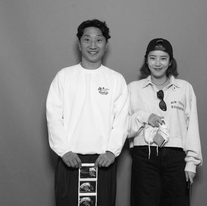 <p>Menanti kelahiran anak pertamanya yang diprediksi pada April 2025 mendatang, penyanyi asal Korea Selatan Son Dam Bi membagikan maternity shoot di feed akun Instagramnya. (Foto: @xodambi)</p>