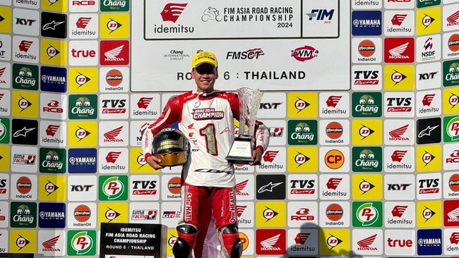 Pembalap Indonesia dari AHRT Herjun Atna Firdaus berhasil juara Asia Road Racing Championship (ARRC) 2024 kelas 250cc pada Minggu (8/12).