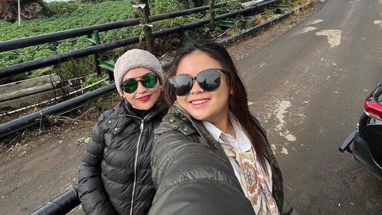 Putri Mpok Alpa Putri Mpok Alpa