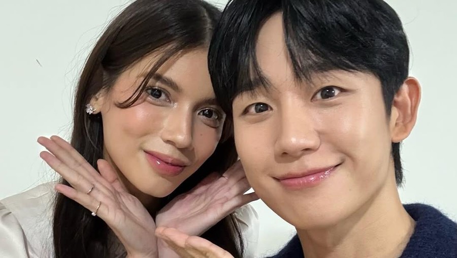 Sabrina Chairunnisa pamer foto bareng Jung Hae In