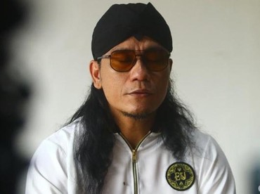 img-title Beri Pesan di Pernikahan Anak Deddy Mulyadi, Gus Miftah Kena Sentil