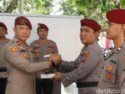 Polres Trenggalek Ganjar Penghargaan 3 Anggota Berprestasi di HUT Reserse