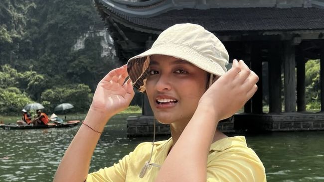 Vania Herlambang yang dinobatkan sebagai Puteri Indonesia Lingkungan 2018, dikenal aktif menggeluti bidang konservasi alam dan hobi menyelam.