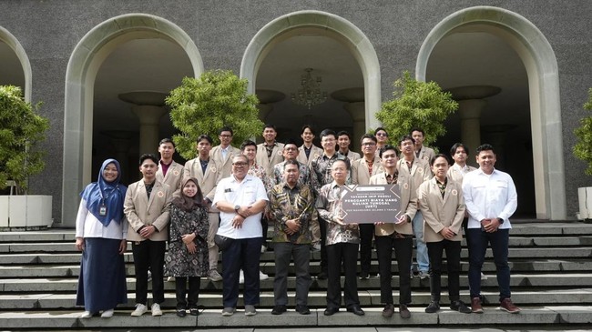 Sebanyak 24 mahasiswa Universitas Gadjah Mada (UGM) menerima beasiswa hilirisasi PT Indonesia Morowali Industrial Park (IMIP).