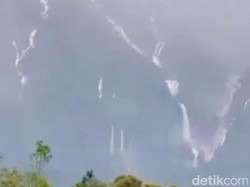 Fenomena Muncul Banyak Air Terjun di Gunung Agung karena Hujan Deras