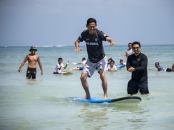 AMMAN-Pemkab Sumbawa Barat Dukung Surfing Jadi Ekskul Baru di Sekolah