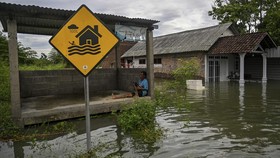 FOTO: Banjir Akibat Luapan Sungai dan Curah Hujan Tinggi di Mojokerto