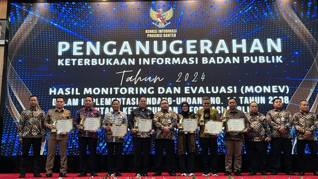 Pemkot Tangsel meraih penghargaan Badan Publik paling informatif dengan mengumpulkan nilai paling tinggi se-Banten, yakni 98,85.