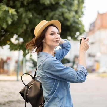 7 Cara Mencegah Bau Badan saat Traveling, biar Nggak Mengganggu Banyak Orang!