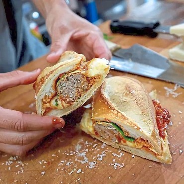 Viral Kisah Miliarder Thailand yang Dulu Hidup Mewah Kini Jadi Penjual Roti di Jalan