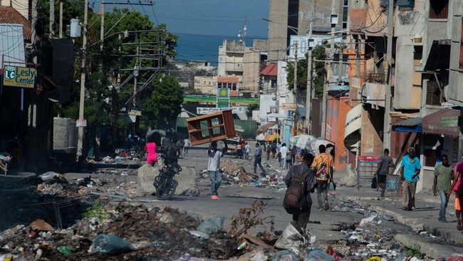 PBB Catat 1.600 Orang Tewas Buntut Perang Geng di Haiti PBB melaporkan lebih dari 1.600 orang tewas akibat kekerasan antargeng di Haiti dalam tiga bulan terakhir. Ketidakstabilan politik semakin parah.
