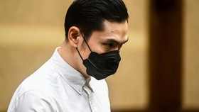 FOTO: Harvey Moeis Dituntut 12 Tahun Penjara