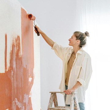 Mengintip Keanggunan Mocha Mousse yang Bisa Jadi Tren untuk Makeup dan Mode di 2025