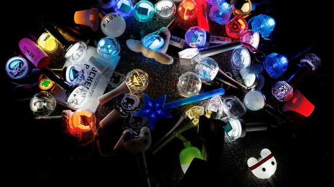 FOTO: Lightstick K-pop 'Menyala' di Demo Pemakzulan Presiden Yoon