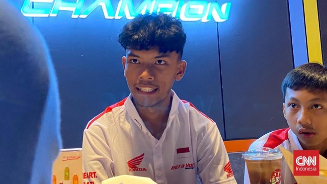 Pembalap Astra Honda Racing Team, Mohammad Adenanta Putra, mengaku takut kebut-kebutan di jalan raya meski biasa memacu sepeda motor di sirkuit.