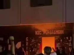 Ormas GRIB Vs PP Bentrok di Sergai, 1 Orang Terluka-Markas Dibakar