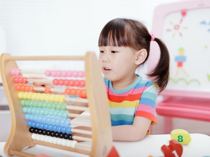 Matematika Bakal Dikenalkan Sejak TK? Simak Waktu Terbaik hingga Tips Kenalkan Berhitung ke Anak Menurut Psikolog