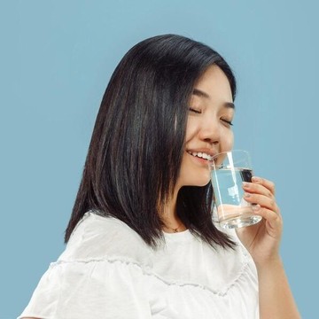 Minum Air Dingin atau Hangat, Mana yang Lebih Cepat Turunkan Berat Badan? Ini Jawabannya