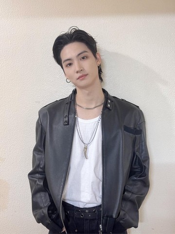Visualnya Bikin 'Salah Fokus', Ini 5 Potret JAY B GOT7 yang Menawan