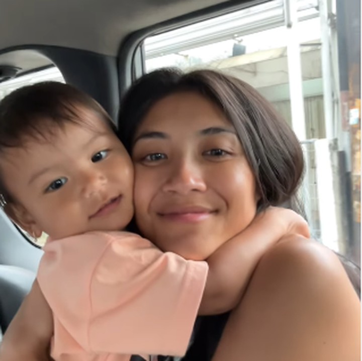 <p>Canti dan Adipati pun kompak mengunggah potret bersama sang putri nih, Bunda. Keduanya pun mengucapkan selamat ulang tahun pada sang putri. (Foto: Instagram: @adipati)</p>