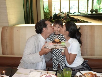 7 Potret Momen Nae Putri Adipati Dolken dan Canti Tachril Ultah ke-2, Dirayakan Sederhana