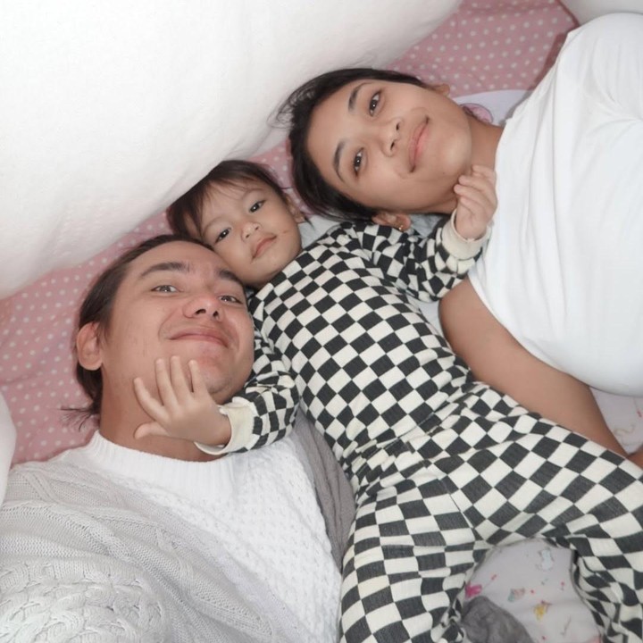 <p>Banyak netizen yang turut mengucapkan selamat ulang tahun pada Nae nih, Bunda. Tidak sedikit pula yang tidak percaya bahwa Naek kini sudah semakin besar. (Foto: Instagram: @adipati)</p>