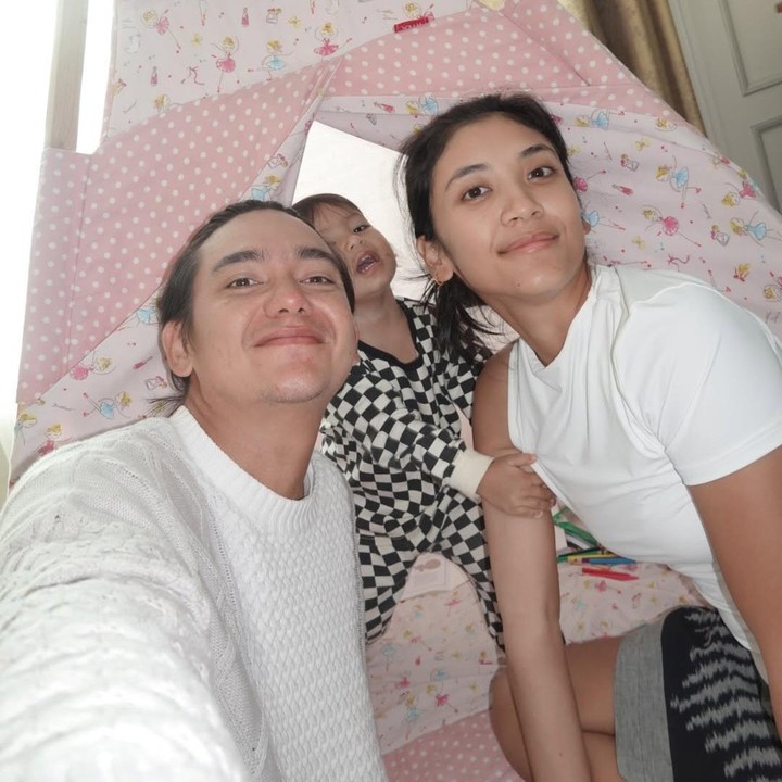 <p>"Selamat ulang tahun bayikkkkku," ujar seorang netizen. "Tiba-tiba banget anaknya sudah segede iniiiii," ungkap netizen lainnya dengan emotikon menangis. (Foto: Instagram: @adipati)</p>