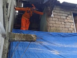 2 Rumah di Pamijahan Bogor Rusak Diterjang Angin Kencang dan Longsor