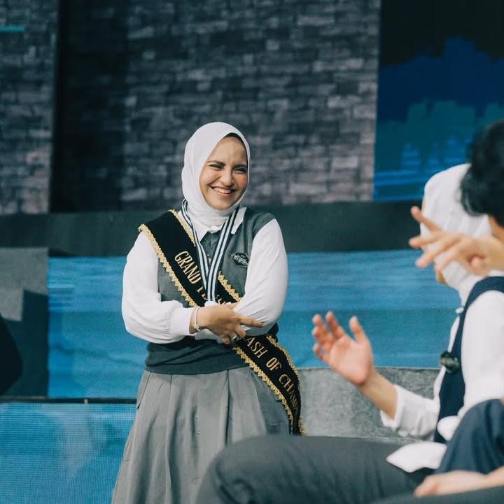 <p>Melalui salah satu unggahannya di Instagram, Shakira mengaku mengalami perbedaan yang signifikan dalam hidupnya setelah mengikuti COC. Ia merasa bersykur dan berharap dapat belajar banyak lagi sekaligus menikmati setiap momen yang ada. “Aku berharap bisa belajar banyak dan bisa jadi yang orang baik dan lebih baik dari hari ke hari. Berharap bisa lebih bahagia dan menikmati semua momen yang ada,” tuturnya. (Foto: Instagram@shakiraamirah)</p>