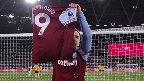 FOTO: Persembahan Bowen untuk Michail Antonio