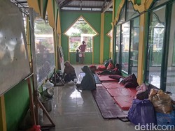 Suasana Lokasi Pengungsian Warga Manggala Terdampak Banjir di Makassar