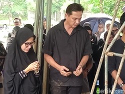 Kepergian Ibunda Ussy Sulistiawaty Usai Berjuang Lawan Sakit Ginjal