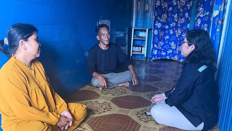 Di sebuah sudut Kalimantan Tengah, hidup Roliadi (62) dan Veronica (58) akhirnya mendapat secercah harapan.