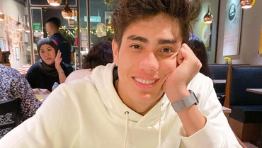 img-title Sosok Aishar Khalid Disorot di Acara Pengajian Pernikahan Kakak Fuji