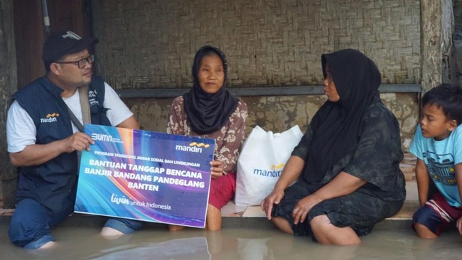 Bank Mandiri bergerak cepat menyalurkan bantuan kepada masyarakat Kabupaten Sukabumi dan Pandeglang yang terdampak bencana banjir.