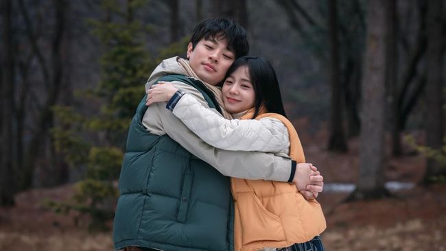 Newtopia, drama terbaru Jisoo BLACKPINK bersama Park Jeong-min tayang mulai 7 Februari 2025 di Prime Video.