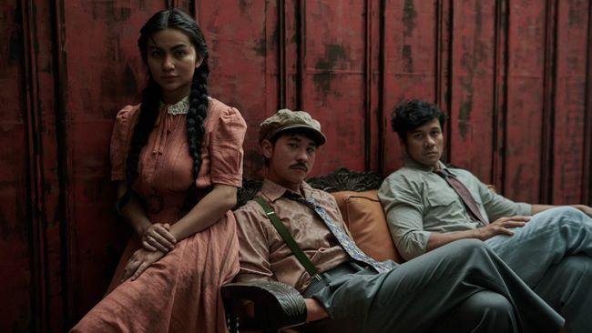 Trailer Perang Kota menampilkan Chicco Jerikho, Ariel Tatum, dan Jerome Kurnia berusaha habisi petinggi kolonial Belanda.