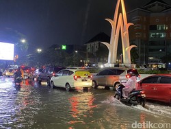 Diguyur Hujan Lebat, Sejumlah Ruas Jalan Kota Semarang Tergenang