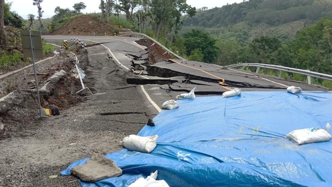 Wabup Malang mengatakan perbaikan JLS yang amblas merupakan kewenangan pemerintah pusat karena statusnya 'Jalan Nasional'.