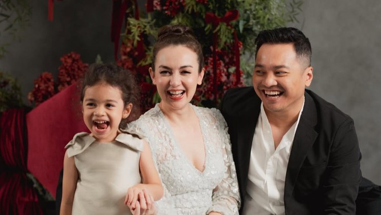 Keluarga Rianti Cartwright Keluarga Rianti Cartwright
