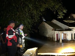 Banjir Banyubiru Semarang: 2 Remaja Sempat Terseret-72 Rumah Terendam
