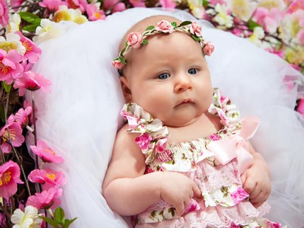 100 Ide Nama Bayi Perempuan Lahir Bulan April dan Artinya, Penuh Makna Bun!