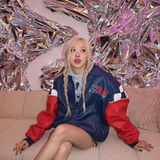 5 Mix and Match Jaket ala Rose BLACKPINK yang Bikin Tampilan Makin Chic