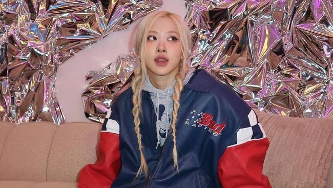 5 Mix and Match Jaket ala Rose BLACKPINK yang Bikin Tampilan Makin Chic