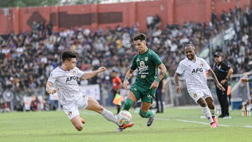 Sorotan Dunia Olahraga CNN Sport : Hasil Super League: Rivera Kartu Merah, Persebaya Ditahan Persik
